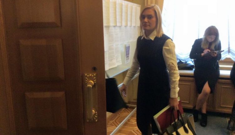Нардеп Татьяна Острикова «выгуляла» в парламент сумочку Celine за $ 3400