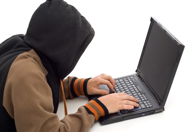 У работника «Электротяжмаша» деньги с карты сняли мошенники из Мумбаи