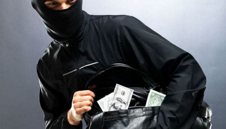 В элитном квартале Печерска вооруженные грабители похитили 20 млн