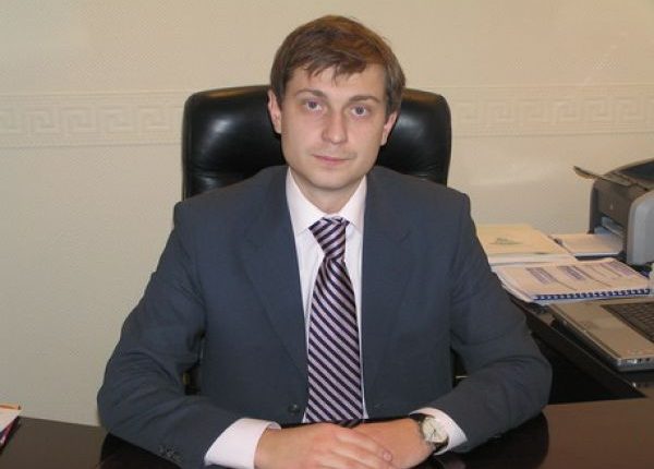 Леонид Крючков берет на буксир государственные порты