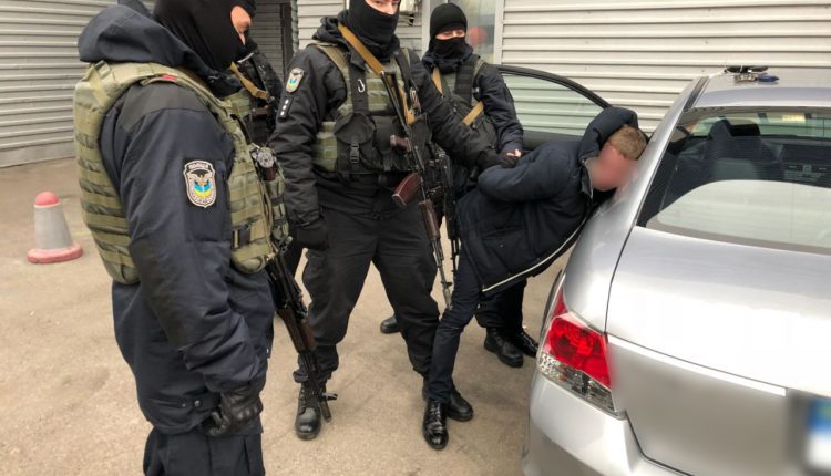 Восьмерых чиновников ГМС задержали за отмывание денег