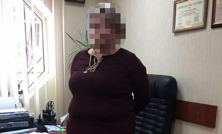 В Киеве директора предприятия задержали за подкуп чиновника Гоструда