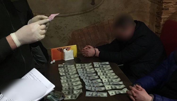 Майор контрразведки СБУ «погорел» на взятке в $3 тысячи от предпринимателя