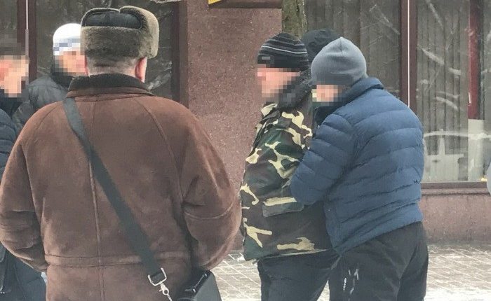 СБУ задержала группу силовиков за вымогательство 42 тысяч