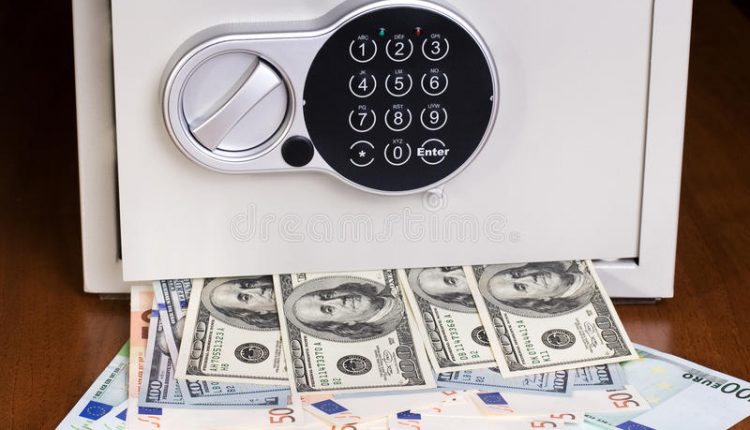 Из дома нардепа грабитель пытался вынести сейф с $30 тысячами