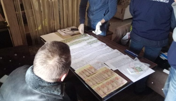 Сельского голову задержали за вымогательство 28 тысяч