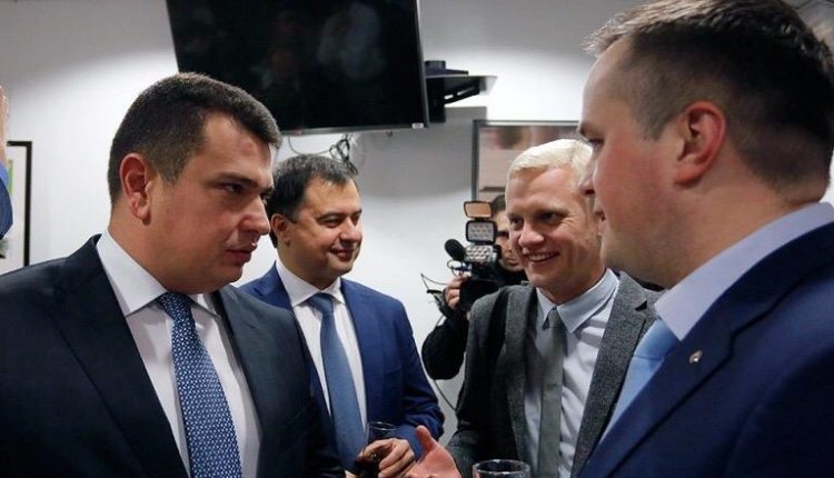 Михаил Подоляк: «Честные антикоррупционные парни»