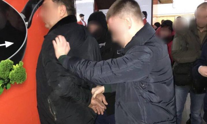 В Киеве задержали главу госпредприятия, вымогавшего «откат» в треть миллиона