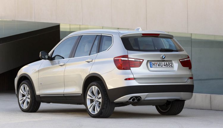 Семья чиновницы Минюста купила четыре квартиры и BMW X3