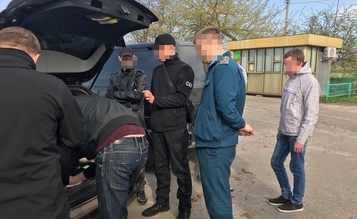 На Волыни поймали на взятке таможенника