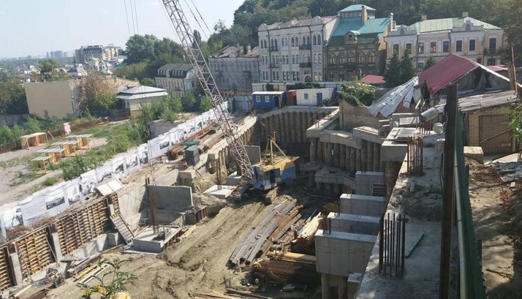 КГГА требует остановить строительство гостиницы на Андреевском спуске