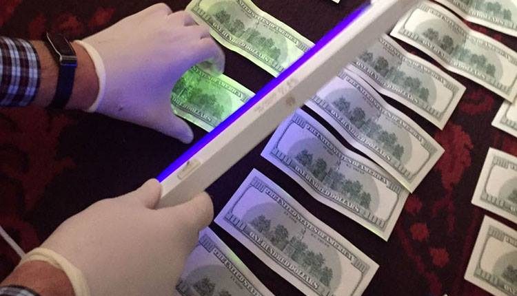 Главу района на Черниговщине задержали при получении $5 тысяч взятки