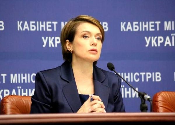 Глава Минобразования получает меньше своих заместителей