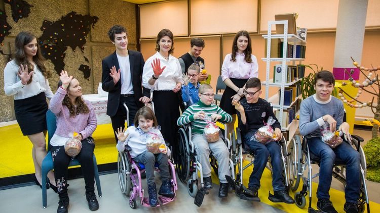 Дети Порошенко прилетели из Англии на каникулы