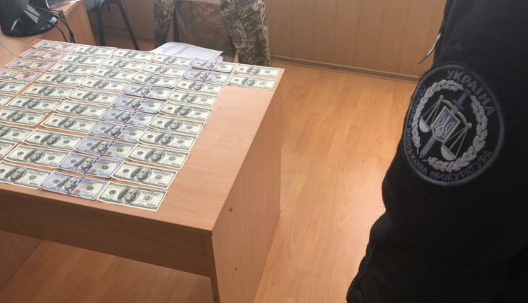 Сельского голову задержали при попытке подкупа военного прокурора