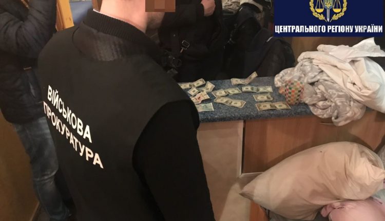 В Киеве задержали директора предприятия, вымогавшего $11 тысяч