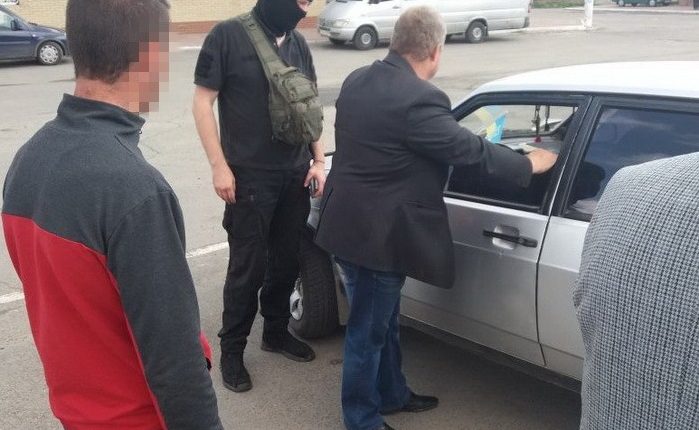 СБУ задержала сельского голову, вымогавшего 10 тысяч