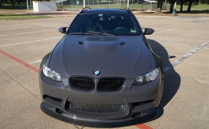 Самый мощный универсал BMW уйдет с молотка