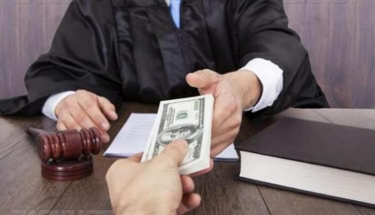 В столице задержали судью Окружного административного суда, вымогавшего $10 тысяч взятки