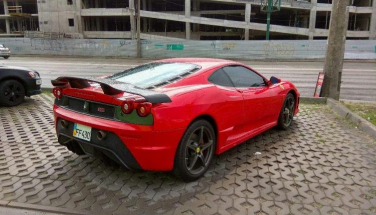 В Киеве засветился лимитированный трековый спорткар Ferrari