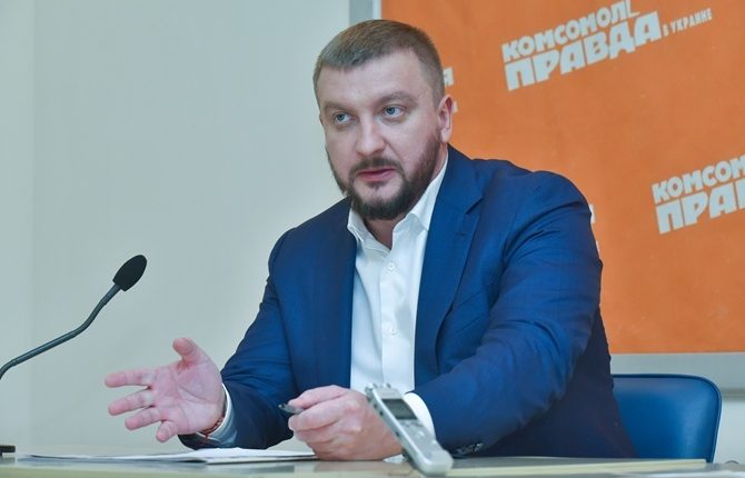 Министр юстиции Петренко отдохнул в элитном турецком отеле