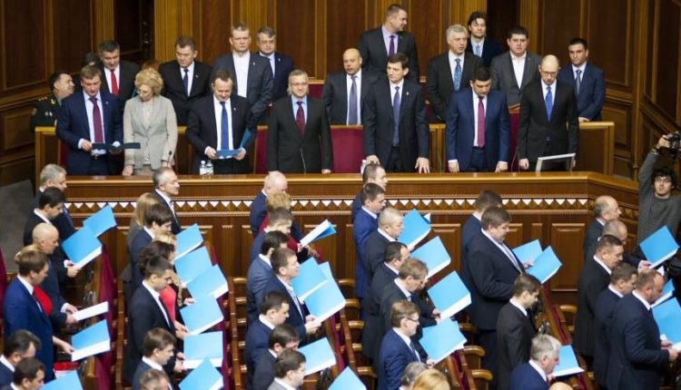 Михаил Подоляк: «Система легко скупает даже самых стойких»