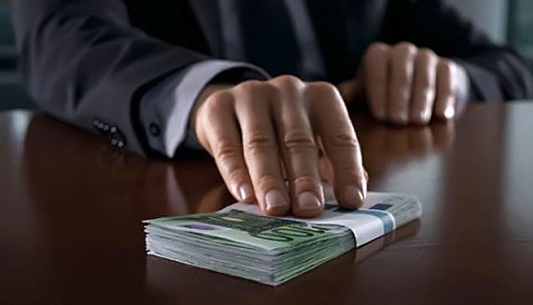 Составлен ТОП-7 самых крупных киевских взяток