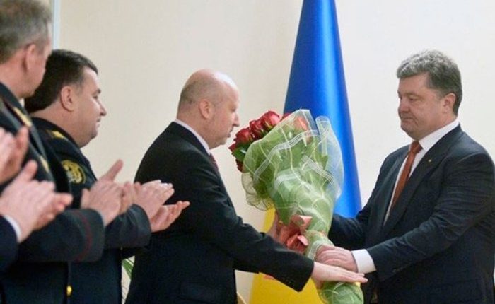 Порошенко наградил Турчинова орденом князя Ярослава Мудрого