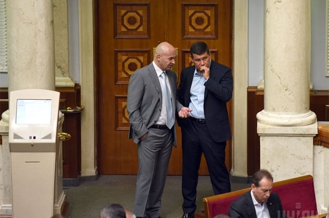 Стали известны новые подробности переписки Онищенко с окружением Порошенко