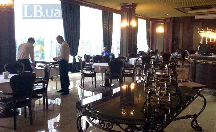 В ресторане депутатской гостиницы подают 17 видов водки