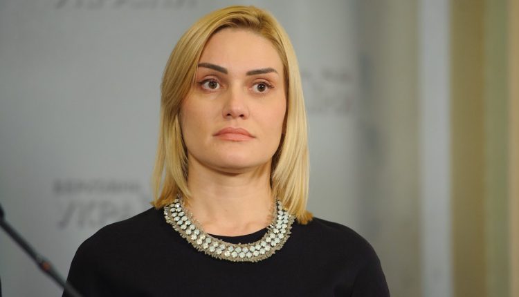 Татьяна Острикова пришла в Раду с сумкой стоимостью $2 тысячи