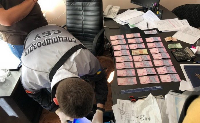 СБУ задержала замдиректора регионального центра занятости за вымогательство 300 тысяч