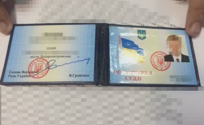 СБУ задержала судью, вымогавшего $15 тысяч