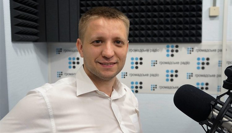 Юрий Романенко: «250-300 баксов в месяц, оказывается, — вполне достойно»