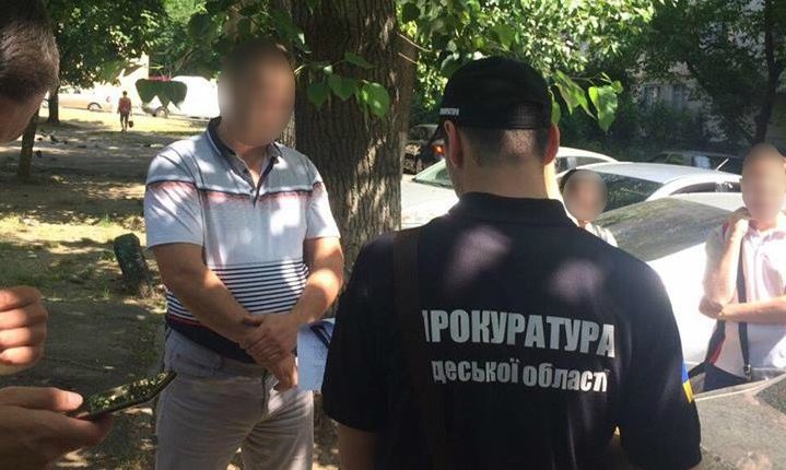 Пару фискалов задержали за вымогательство 55 тысяч