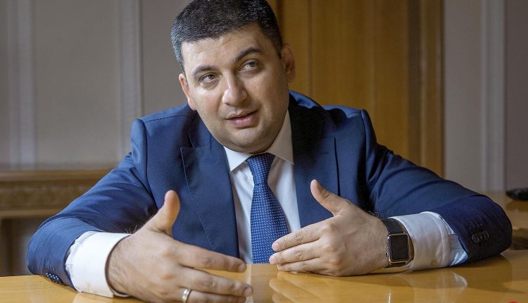 Владимир Гройсман заработал в июне 37 тысяч