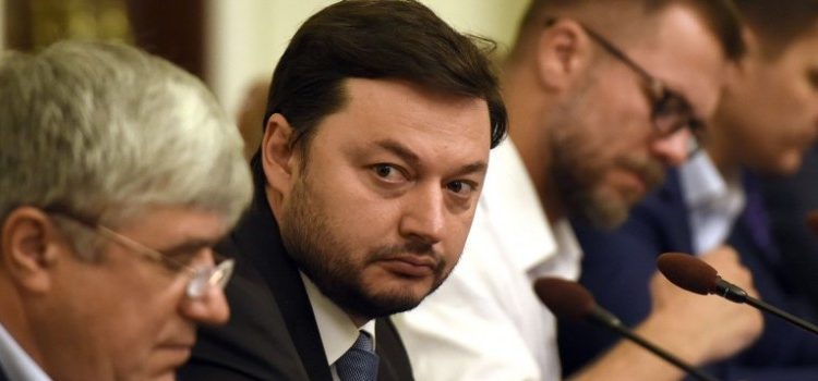 Юрий Соловей начал кружить над АМКУ