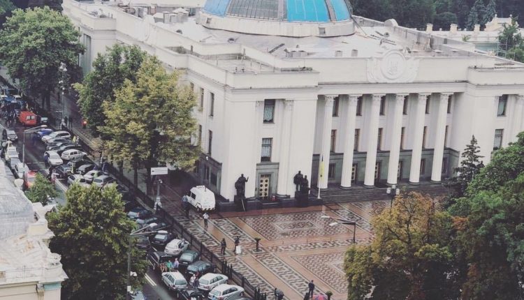 Центр столицы заблокирован из-за акции протеста водителей «евроблях»