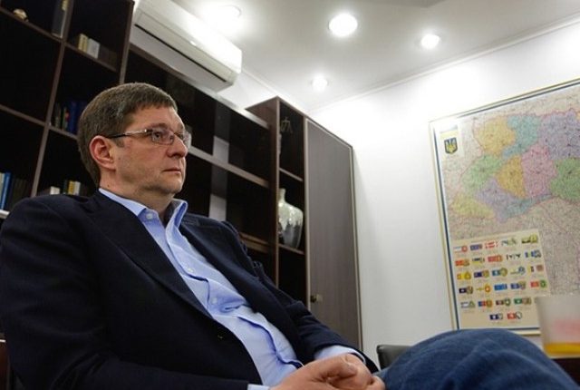 Стало известно, кто возглавит избирательный штаб Порошенко