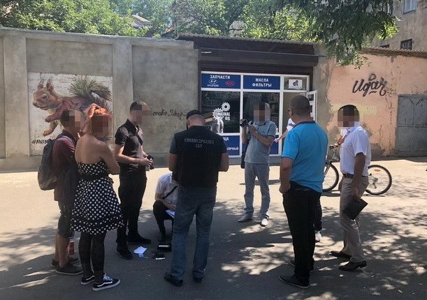 СБУ задержала чиновника, вымогавшего у бизнесмена 24 тысячи