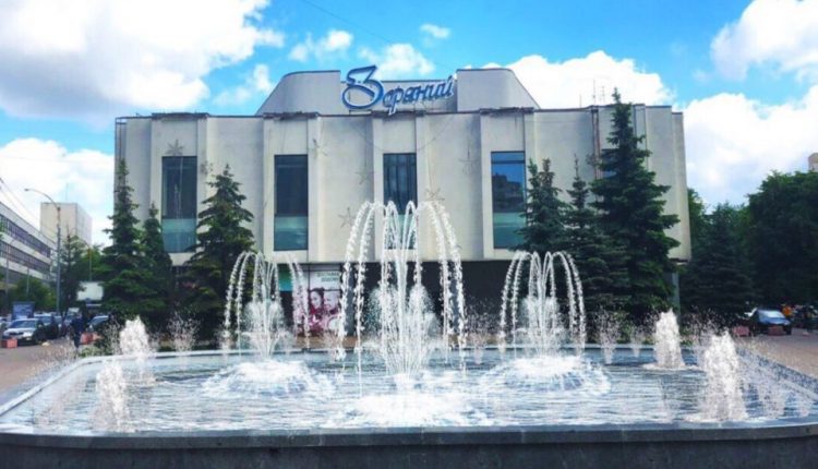 В Киеве незаконно завладели фонтаном на Печерске