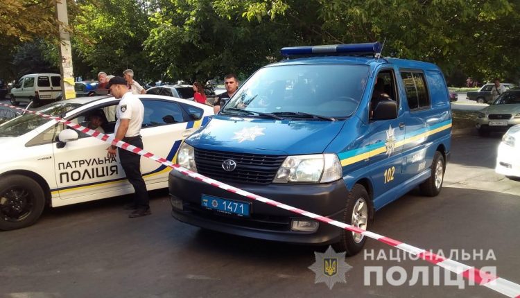 Посреди улицы в собственном авто пытались расстрелять чиновника