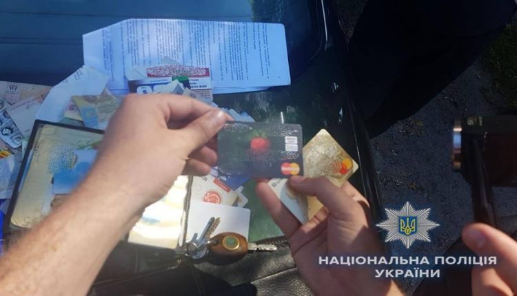 В киевском банке задержали чиновника, вымогавшего 12 тысяч