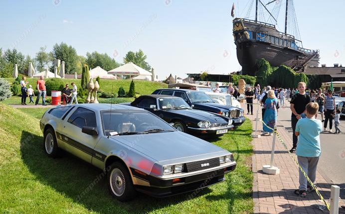 DeLorean DMC-12 мэра Филатова стал самым популярным на автошоу в Днепре