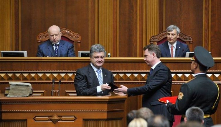 Сергей Лещенко: «Если власть получает ручной ЦИК, это указывает только на одно»