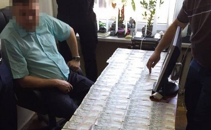 На Киевщине объявлено о подозрении чиновнику, вымогавшему у предпринимателя 150 тысяч