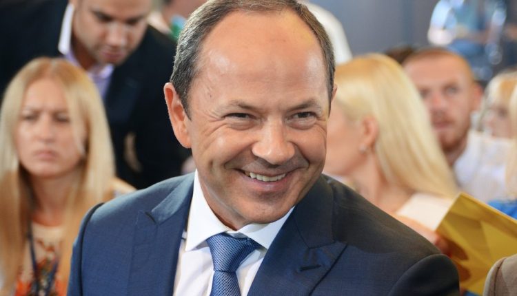 Тигипко покупает столичный завод Порошенко и Кононенко