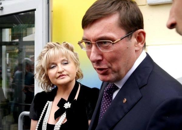Юрий Луценко поехал на Сейшелы из-за любви к жене, а отдыхать может только за границей