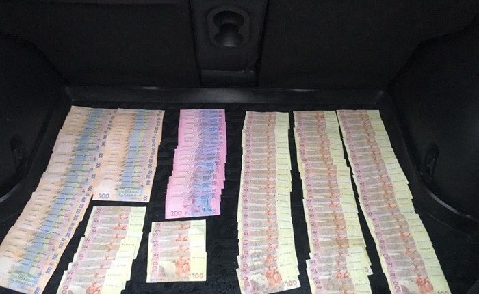 Руководитель исполнительной службы получал 50-процентные «откаты» за премии