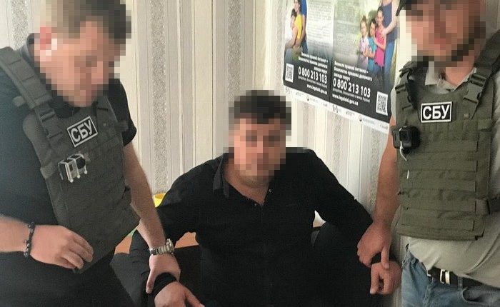 Госисполнителей задержали за вымогательство 5,5 тысяч